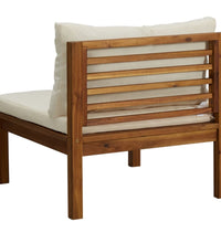 Modulares Mittelsofa mit Cremeweißen Kissen Akazienholz