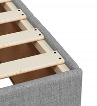 Boxspringbett mit Matratze Hellgrau 200x200 cm Stoff