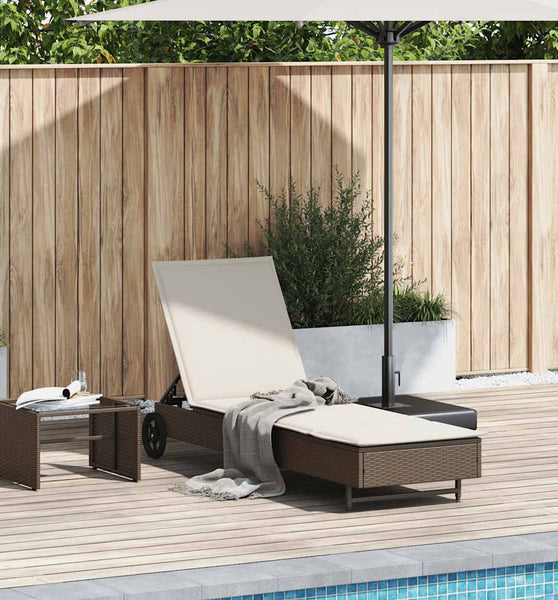 Sonnenliege mit Rollen und Auflage Braun Poly Rattan