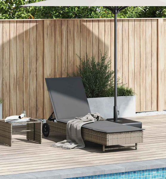 Sonnenliege mit Rollen und Auflage Grau Poly Rattan